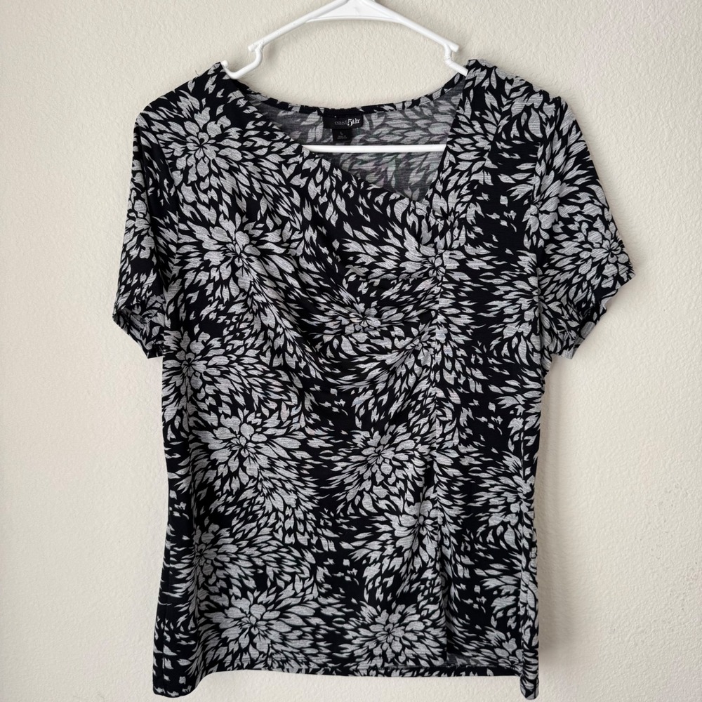 East 5th Womens Large Black White Floral Cowl Neck Short Sleeve Ruched Blouse